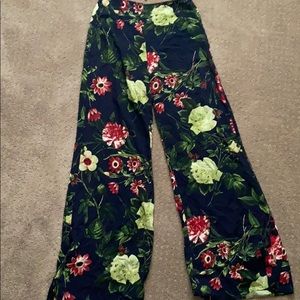 Two piece floral set.